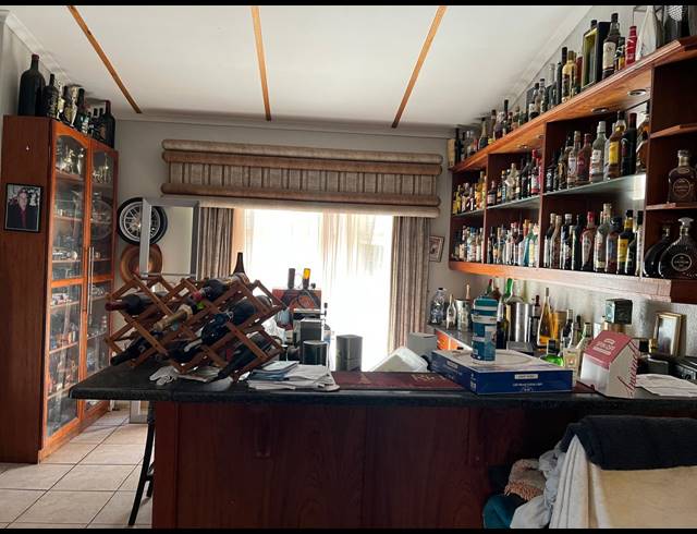 6 BEDROOM HOUSE FOR SALE IN CASHAN